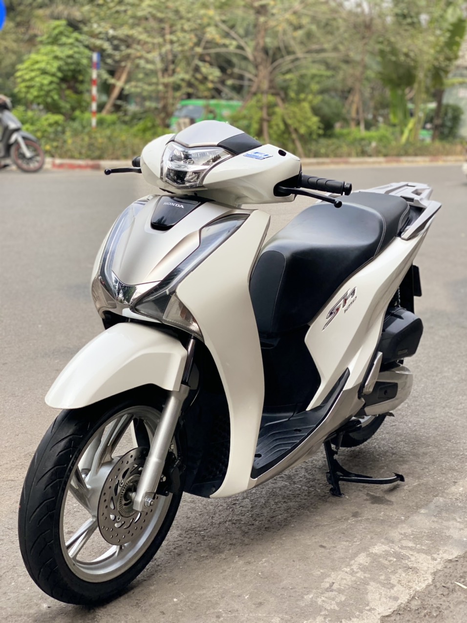 Honda SH 2018 giá bao nhiêu có gì mới so với xe SH 2017 Danhgiaxe #13 Honda SH 2018 giá bao nhiêu có gì mới so với xe SH 2017 Danhgiaxe